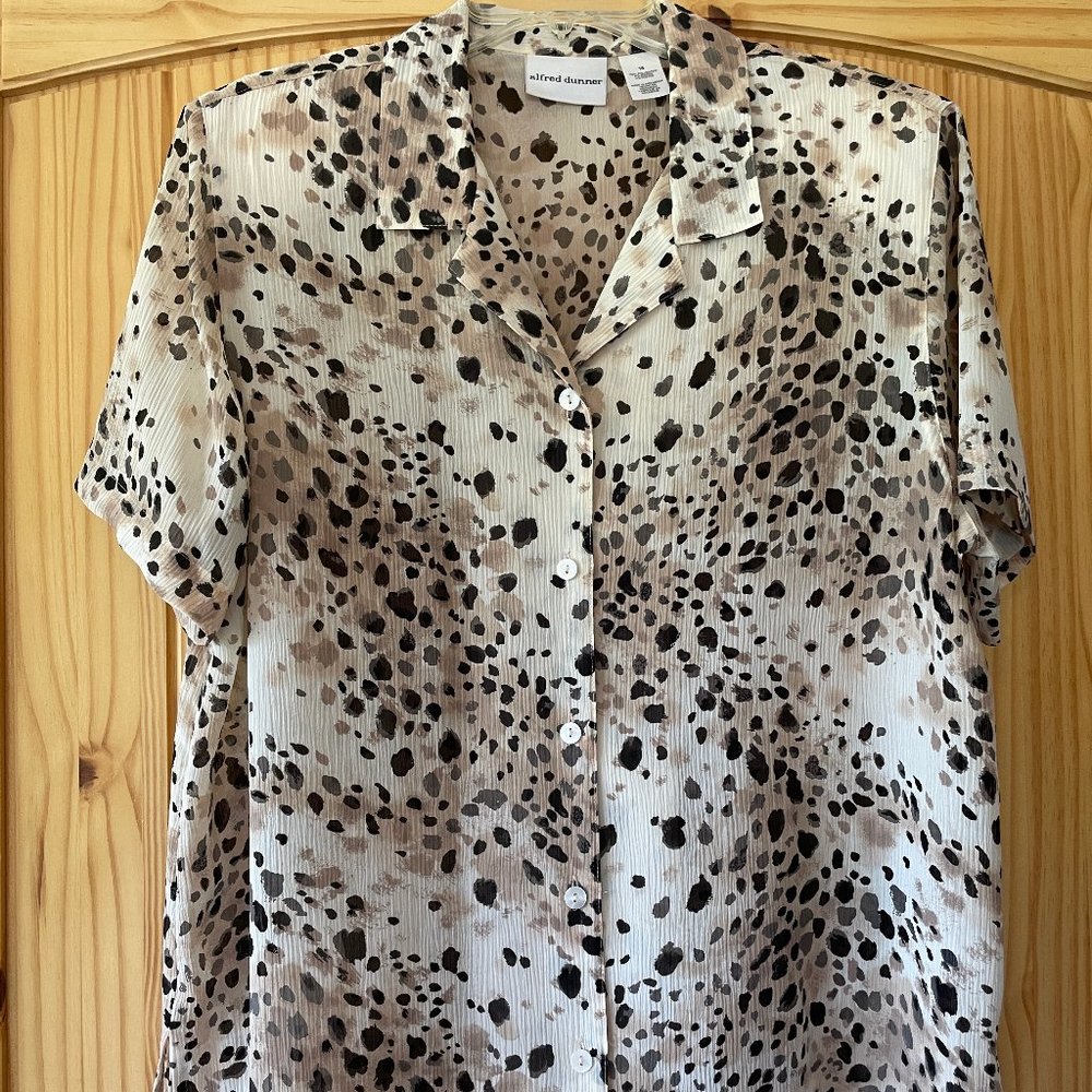 Alfred Dunner 16. Short sleeve. Animal print. Blouse.